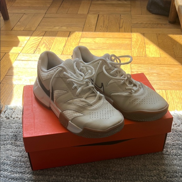 Nike Court Lite 4 Women’s Tennis Sneakers - Size W 8.5 - Picture 2 of 16